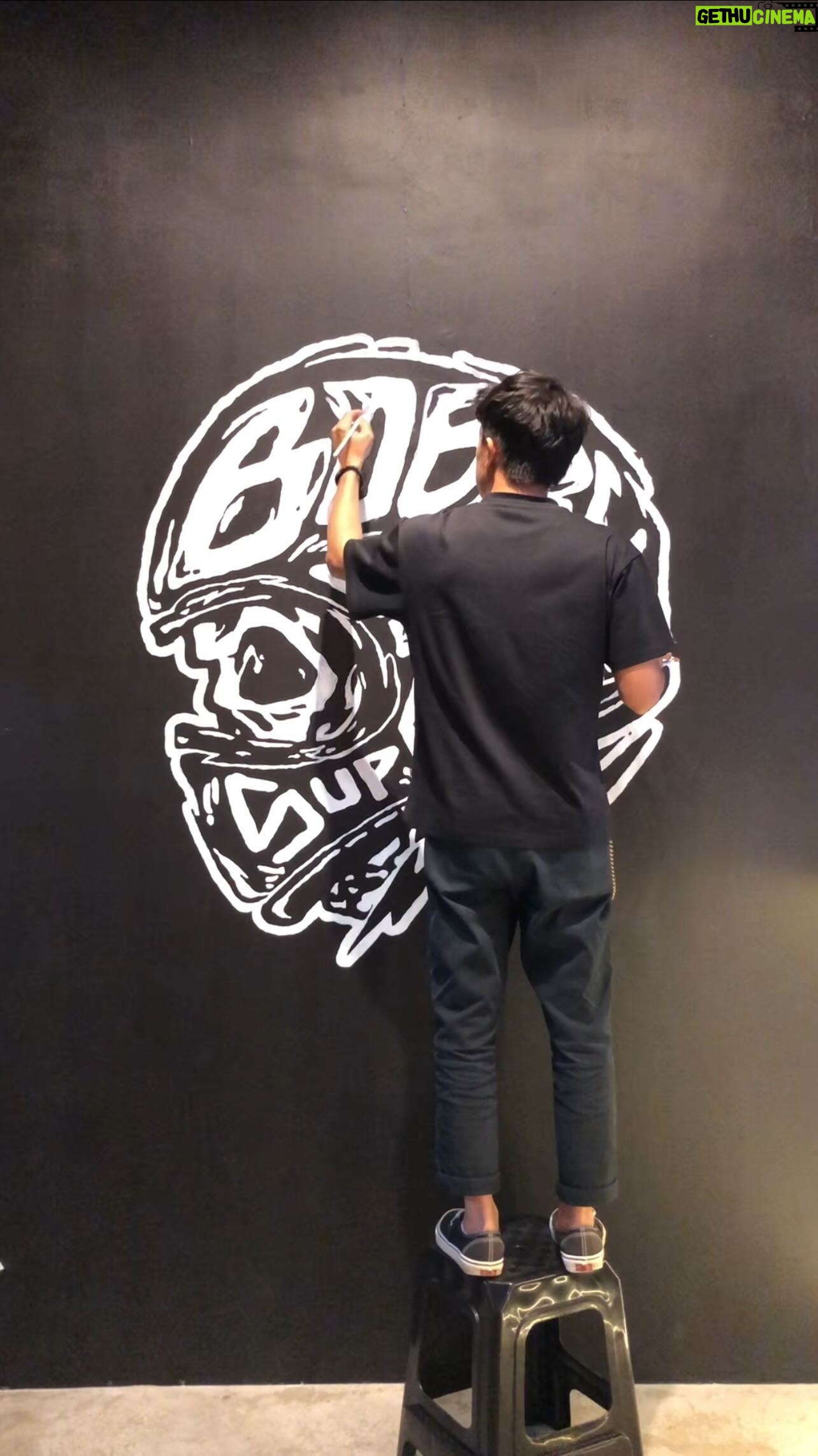Zahiril Adzim - 3.7K Likes - Menjelang lancar.
Original sketch by @ekyzombie