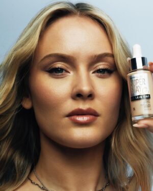 Zara Larsson Instagram - Chasing sunrays with the Glow Getter duo from @Maybelline #sunkisser #superstayskintint