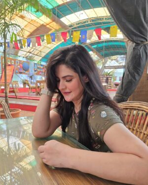 Zareen Khan Instagram - ℍ𝕖𝕣𝕖’𝕤 𝕥𝕠 𝕥𝕙𝕖 𝕠𝕟𝕖𝕤 𝕥𝕙𝕒𝕥 𝕨𝕖 𝕘𝕠𝕥
ℂ𝕙𝕖𝕖𝕣𝕤 𝕥𝕠 𝕥𝕙𝕖 𝕨𝕚𝕤𝕙 𝕪𝕠𝕦 𝕨𝕖𝕣𝕖 𝕙𝕖𝕣𝕖, 𝕓𝕦𝕥 𝕪𝕠𝕦’𝕣𝕖 𝕟𝕠𝕥
‘ℂ𝕒𝕦𝕤𝕖 𝕥𝕙𝕖 𝕕𝕣𝕚𝕟𝕜𝕤 𝕓𝕣𝕚𝕟𝕘 𝕓𝕒𝕔𝕜 𝕒𝕝𝕝 𝕥𝕙𝕖 𝕞𝕖𝕞𝕠𝕣𝕚𝕖𝕤
𝕆𝕗 𝕖𝕧𝕖𝕣𝕪𝕥𝕙𝕚𝕟𝕘 𝕨𝕖’𝕧𝕖 𝕓𝕖𝕖𝕟 𝕥𝕙𝕣𝕠𝕦𝕘𝕙
𝕋𝕠𝕒𝕤𝕥 𝕥𝕠 𝕥𝕙𝕖 𝕠𝕟𝕖𝕤 𝕙𝕖𝕣𝕖 𝕥𝕠𝕕𝕒𝕪
𝕋𝕠𝕒𝕤𝕥 𝕥𝕠 𝕥𝕙𝕖 𝕠𝕟𝕖𝕤 𝕥𝕙𝕒𝕥 𝕨𝕖 𝕝𝕠𝕤𝕥 𝕠𝕟 𝕥𝕙𝕖 𝕨𝕒𝕪
‘ℂ𝕒𝕦𝕤𝕖 𝕥𝕙𝕖 𝕕𝕣𝕚𝕟𝕜𝕤 𝕓𝕣𝕚𝕟𝕘 𝕓𝕒𝕔𝕜 𝕒𝕝𝕝 𝕥𝕙𝕖 𝕞𝕖𝕞𝕠𝕣𝕚𝕖𝕤
𝔸𝕟𝕕 𝕥𝕙𝕖 𝕞𝕖𝕞𝕠𝕣𝕚𝕖𝕤 𝕓𝕣𝕚𝕟𝕘 𝕓𝕒𝕔𝕜, 𝕞𝕖𝕞𝕠𝕣𝕚𝕖𝕤 𝕓𝕣𝕚𝕟𝕘 𝕓𝕒𝕔𝕜 𝕪𝕠𝕦.

𝐇𝐚𝐩𝐩𝐲 𝐅𝐫𝐢𝐞𝐧𝐝𝐬𝐡𝐢𝐩 𝐃𝐚𝐲 ❤️

#ZareenKhan 

📸 - @piyuushj9