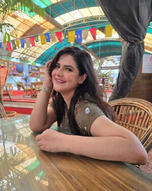 Zareen Khan Instagram - ℍ𝕖𝕣𝕖’𝕤 𝕥𝕠 𝕥𝕙𝕖 𝕠𝕟𝕖𝕤 𝕥𝕙𝕒𝕥 𝕨𝕖 𝕘𝕠𝕥
ℂ𝕙𝕖𝕖𝕣𝕤 𝕥𝕠 𝕥𝕙𝕖 𝕨𝕚𝕤𝕙 𝕪𝕠𝕦 𝕨𝕖𝕣𝕖 𝕙𝕖𝕣𝕖, 𝕓𝕦𝕥 𝕪𝕠𝕦’𝕣𝕖 𝕟𝕠𝕥
‘ℂ𝕒𝕦𝕤𝕖 𝕥𝕙𝕖 𝕕𝕣𝕚𝕟𝕜𝕤 𝕓𝕣𝕚𝕟𝕘 𝕓𝕒𝕔𝕜 𝕒𝕝𝕝 𝕥𝕙𝕖 𝕞𝕖𝕞𝕠𝕣𝕚𝕖𝕤
𝕆𝕗 𝕖𝕧𝕖𝕣𝕪𝕥𝕙𝕚𝕟𝕘 𝕨𝕖’𝕧𝕖 𝕓𝕖𝕖𝕟 𝕥𝕙𝕣𝕠𝕦𝕘𝕙
𝕋𝕠𝕒𝕤𝕥 𝕥𝕠 𝕥𝕙𝕖 𝕠𝕟𝕖𝕤 𝕙𝕖𝕣𝕖 𝕥𝕠𝕕𝕒𝕪
𝕋𝕠𝕒𝕤𝕥 𝕥𝕠 𝕥𝕙𝕖 𝕠𝕟𝕖𝕤 𝕥𝕙𝕒𝕥 𝕨𝕖 𝕝𝕠𝕤𝕥 𝕠𝕟 𝕥𝕙𝕖 𝕨𝕒𝕪
‘ℂ𝕒𝕦𝕤𝕖 𝕥𝕙𝕖 𝕕𝕣𝕚𝕟𝕜𝕤 𝕓𝕣𝕚𝕟𝕘 𝕓𝕒𝕔𝕜 𝕒𝕝𝕝 𝕥𝕙𝕖 𝕞𝕖𝕞𝕠𝕣𝕚𝕖𝕤
𝔸𝕟𝕕 𝕥𝕙𝕖 𝕞𝕖𝕞𝕠𝕣𝕚𝕖𝕤 𝕓𝕣𝕚𝕟𝕘 𝕓𝕒𝕔𝕜, 𝕞𝕖𝕞𝕠𝕣𝕚𝕖𝕤 𝕓𝕣𝕚𝕟𝕘 𝕓𝕒𝕔𝕜 𝕪𝕠𝕦.

𝐇𝐚𝐩𝐩𝐲 𝐅𝐫𝐢𝐞𝐧𝐝𝐬𝐡𝐢𝐩 𝐃𝐚𝐲 ❤️

#ZareenKhan 

📸 - @piyuushj9