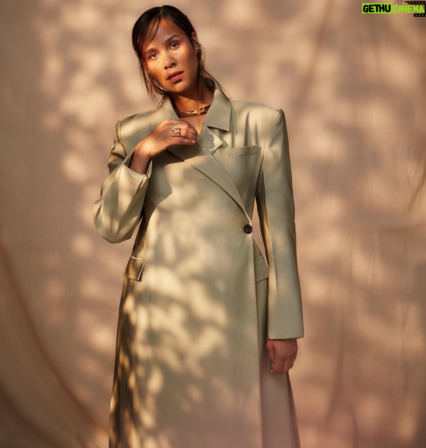Zawe Ashton - 9.8K Likes - Chocolat à la menthe @kinfolk
@the.peterdo
@jilsander
@jenniferfisherjewelry
@charlottechesnaisjewelry