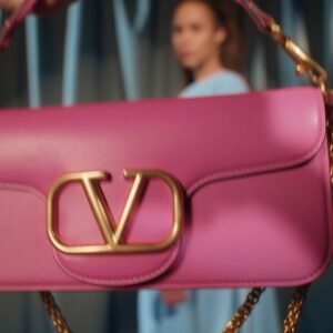 Zawe Ashton Instagram - #AD Buying pre-loved has always been part of my psychology and I’ve always found my best finds on @ebay_uk 💗
Now, through eBay’s Authenticity Guarantee for Luxury Handbags, you can buy with confidence knowing you're getting the real deal. Happy shopping! 👜#ebayhandbags