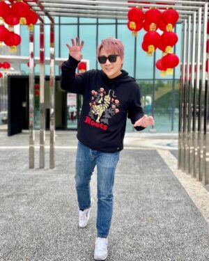 Zax Wang Instagram - 虎年 甫虎生風
上衣 #roots
鞋子#reebokclassic
@reebok_taiwan 
@rootstaiwan