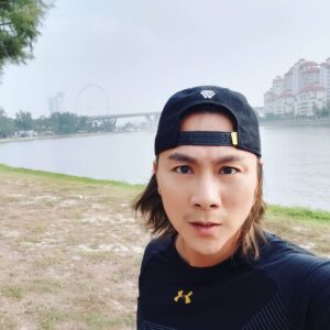 Zax Wang Instagram - 早安 晨之美
新加坡晨跑，成就get one
Indoor stadium 起點 中繼站 折返點
有個目標前進，每一步都實在，漫無目的，就虛度光陰囉！
感謝樓下歌迷給的悠閒時光！