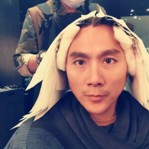 Zax Wang Instagram - Always ready, 雖然延期，不過留得青山在，不怕沒柴燒
為了大家的安危，咱們後會有期
＃感謝華貴，延期對主辦影響最大
＃老婆我們可以吃麻辣鍋囉
＃演唱會造型做到一半，延期～只能再想新造型囉
＃健康No. 1