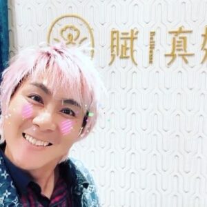 Zax Wang Instagram - 經過夏天的摧殘，是該保養一下自己了！
@belleesseclinic