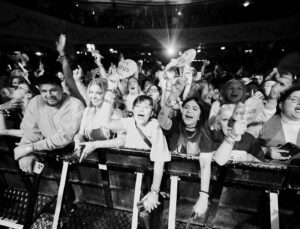Zayn Malik Instagram - Been 8 days since I performed at London’s O2 SBE… my first gig in over 8 years. The amount of outpouring love and support I felt has left me speechless. All I can say is thank you and I can’t wait to see you all again. Forever grateful to each and every one of you who have supported me throughout the years and made this possible.  See you all again soon xx Z