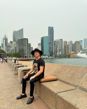 Zé Amaro Instagram - Obrigado Comunidade Portuguesa na Austrália, que honra, que privilégio, vocês são incríveis, estão no meu coração…
Até sempre ❤️‍🔥
.
.
Próximos shows🤠⤵️

22 DEZ - Ev CORPORATIVO

29 DEZ - Ev CORPORATIVO

31 DEZ - Narcisu’s Eventos ❗️ESGOTADO❗️ 

31 DEZ - ❗️AO VIVO EM FAFE❗️

16 MAR - COLISEU LISBOA 
https://coliseulisboa.bol.pt/Comprar/Bilhetes/130335-

#tour15anos #zéamaro #australia #portuguesespelomundo #zeamarotour #zeamaro #meucoracaodecowboyapaixonado #casinha #casinhabranca #cowboy #festadecowboy #aluatueeu #cowboyappaixonado #aminhaestrada
#emirates #airbusa380 #australia #porto #lisboa #dubai #sydney #wollongong #perth #melbourne