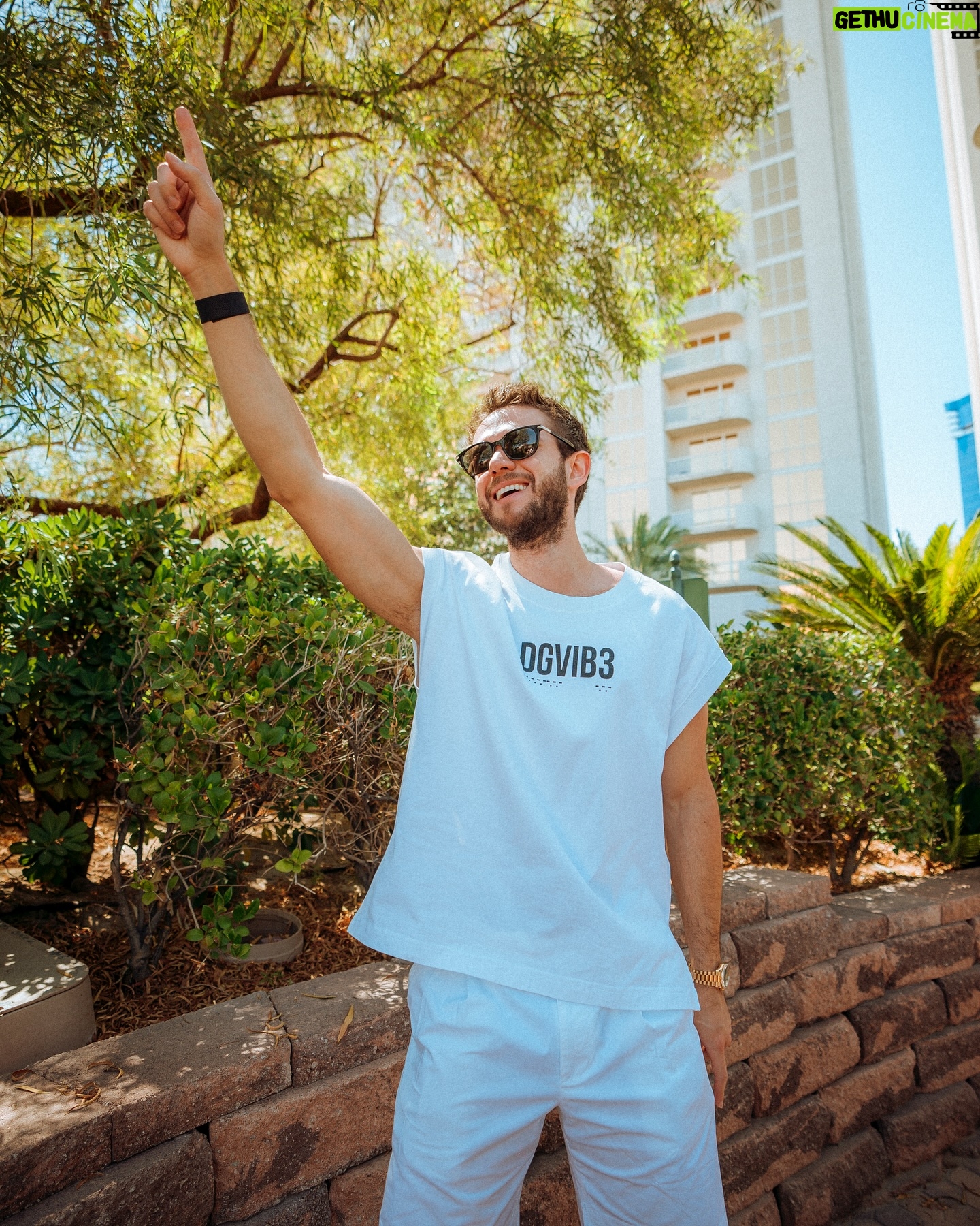 Zedd - 3 Likes - Vegas shenanigans.
📸: @ai.visuals