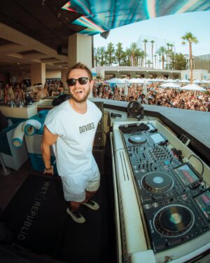 Zedd Instagram - Vegas shenanigans.
📸: @ai.visuals
