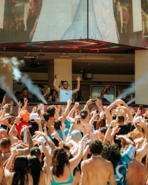 Zedd Instagram - Vegas shenanigans.
📸: @ai.visuals