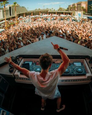 Zedd Instagram - Vegas shenanigans.
📸: @ai.visuals