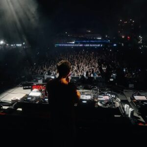 Zedd Instagram - Thank you Ottawa!!! Finally got to play Out of Time for the first time ever 🥲🫶.
🎥: @nickfarrar 
📸: @ai.visuals