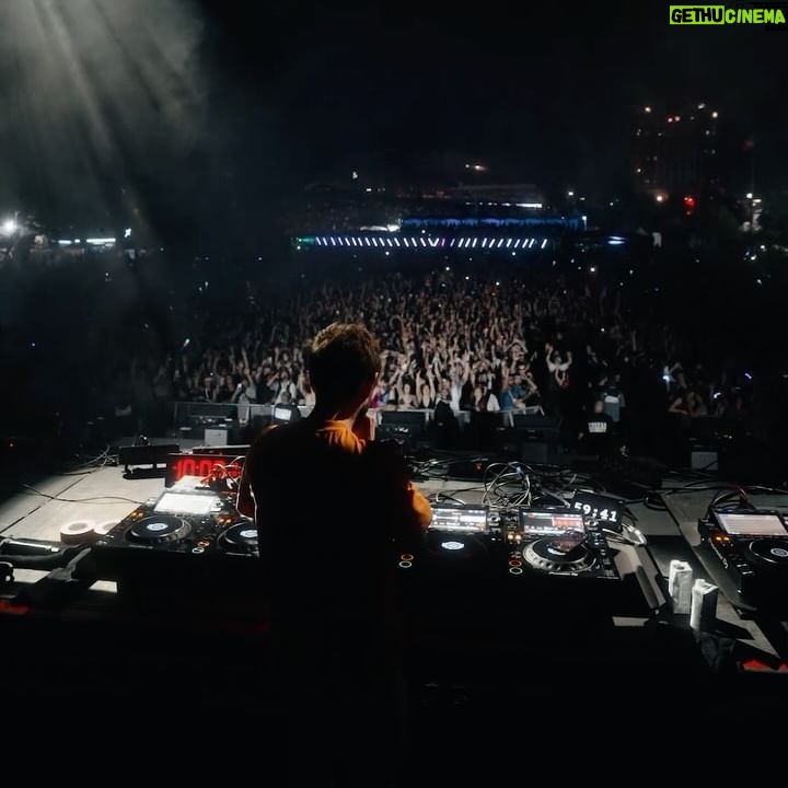 Zedd - 3 Likes - Thank you Ottawa!!! Finally got to play Out of Time for the first time ever ๐ฅฒ๐ซถ.
๐ฅ: @nickfarrar
๐ธ: @ai.visuals