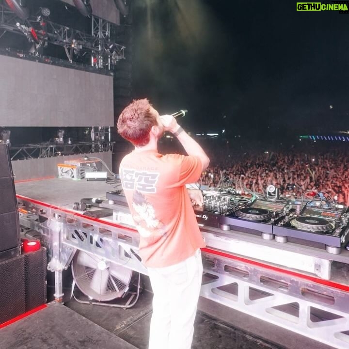Zedd - 3 Likes - Thank you Ottawa!!! Finally got to play Out of Time for the first time ever ๐ฅฒ๐ซถ.
๐ฅ: @nickfarrar
๐ธ: @ai.visuals