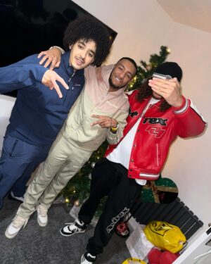Zelfa Barrett Instagram - 🫶🏾🎄🖤
