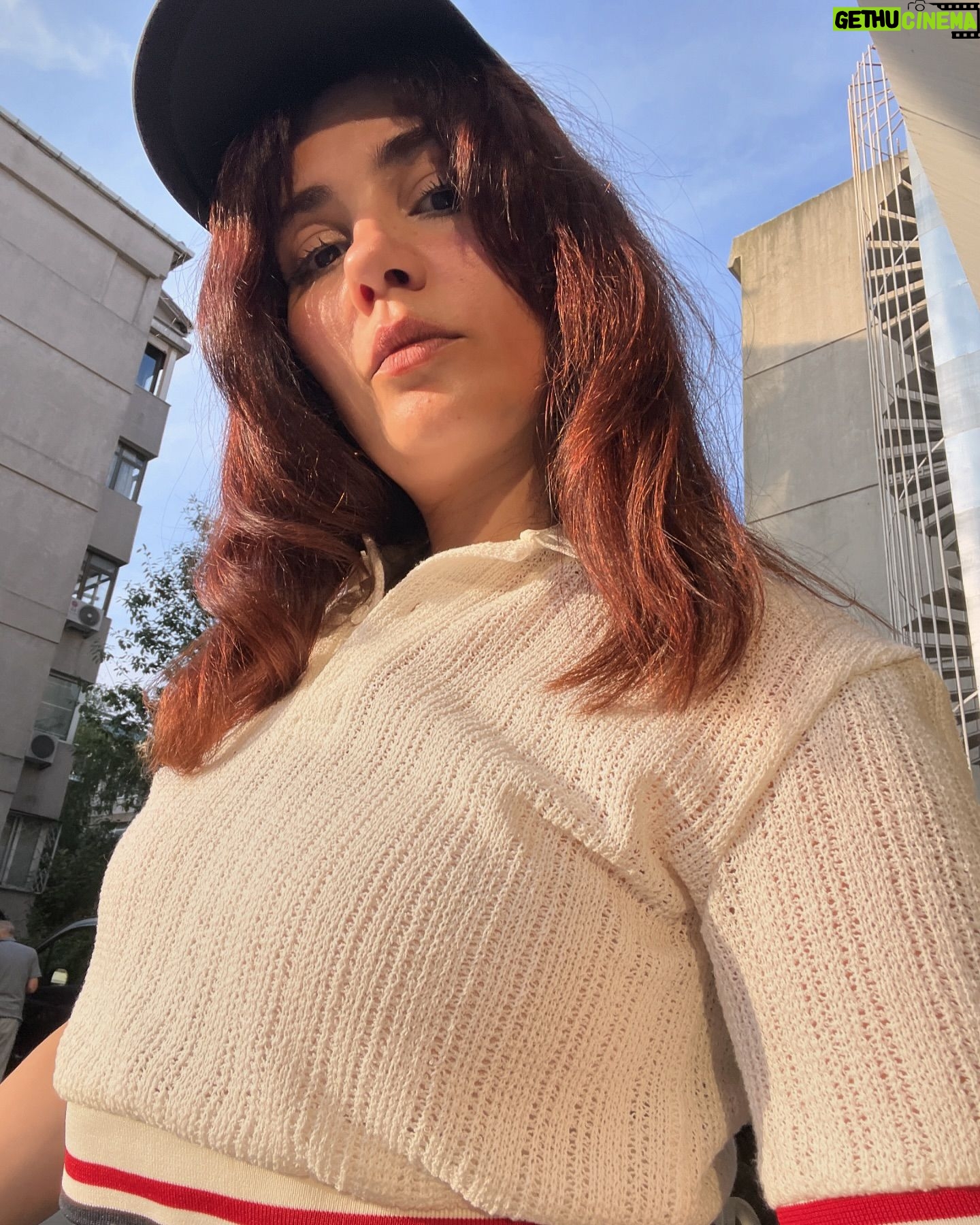 Zeynep Çamcı - 14K Likes - Son 20 yaş da gitti sevinci bi gün🦷💕🎉
