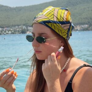 Zeynep Özkaya Instagram - Dünya Ruj Günü’nü Bodrum’un enerjisiyle kutluyoruz! 💄KIKO Milano 3D Hydra Lipgloss ve Everlasting Lip Liner eşsiz renkleriyle günüm güzelleşti😻🩷 #KikoCosmetics #WorldLipstickDay #BodrumBeauty#isbirligi @kikomilanoturkey