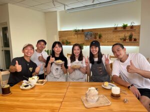 Zhang Ting Hu Instagram - 今天晚上，跟昌憲哥一起回貢竂！！！
感受東北角秘境美，最暖人情味，還有最鮮的海味！！！

今晚十點，東森超視33頻道，拜託了！廚神！

@bestchef.ebc 
@emerson_tsai