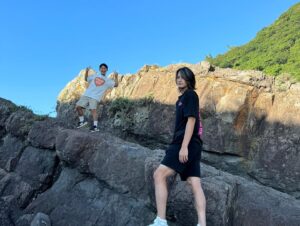 Zhang Ting Hu Instagram - 今天晚上好多獨家！！！
宜蘭人不願公開的私藏海景秘境！！！
獨家抹茶山下創意甜點！！！
星級飯店廚師獨創的米酪！！！
配上獨門燒烤秘方的稀有海鮮！！！
全台唯一的水草火鍋！！！

今晚十點，東森超視33頻道，拜託了！廚神！
 
@bestchef.ebc 
@emerson_tsai