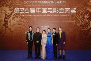 Zhang Ting Hu Instagram - 今天收到了十一月初受邀在金雞獎電影音樂會中的演唱，這是一次很特別的表演，常常在想擁有自己的樂隊，盡情唱一些爽歌，卻從來沒想過先擁有的會是「殿堂級」
、「音樂廳級」這種以往感覺離我好遠的表演形式，演出當天，穿上製作單位特別訂製的正式服裝，在近百位管弦樂手伴奏之下，和大陸全國八級拳冠軍的知名動作演員吳樾老師合唱，這真的是印象深刻，收穫滿滿的一次表演！

曾經合作拍攝「轉彎之後」電影的黃堯，入圍了今年金雞獎的最佳女主角，2017年電影殺青後第一次重逢，第一次感覺到雖然多年不見，但拍戲時一起單車環島的革命感情卻從來沒有消失！