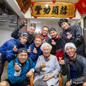Zhang Ting Hu Instagram - 雨天騎就是熱血！！！8點見！！！

@gooooooride 
@harlemyu_1986 
@superbright0911 
@rio_peng 
@alan_kuoyoluan 
@justezlike_ac