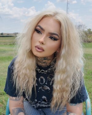 Zhavia Instagram - BRAND NEW BITCH 🦋🦋🩵 hair by @hairbykynnn