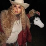 Zhavia