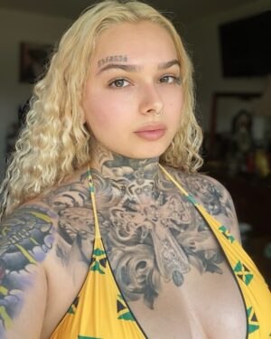 Zhavia Instagram - 🧝🏼‍♀️🧝🏼‍♀️🧝🏼‍♀️🧝🏼‍♀️💛💛