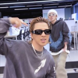 Zico Instagram - Come VIBE with us 😎

#ZICO X #TAEYANG #태양 #SPOT #스팟 
#SPOTChallenge #스팟챌린지 @__youngbae__