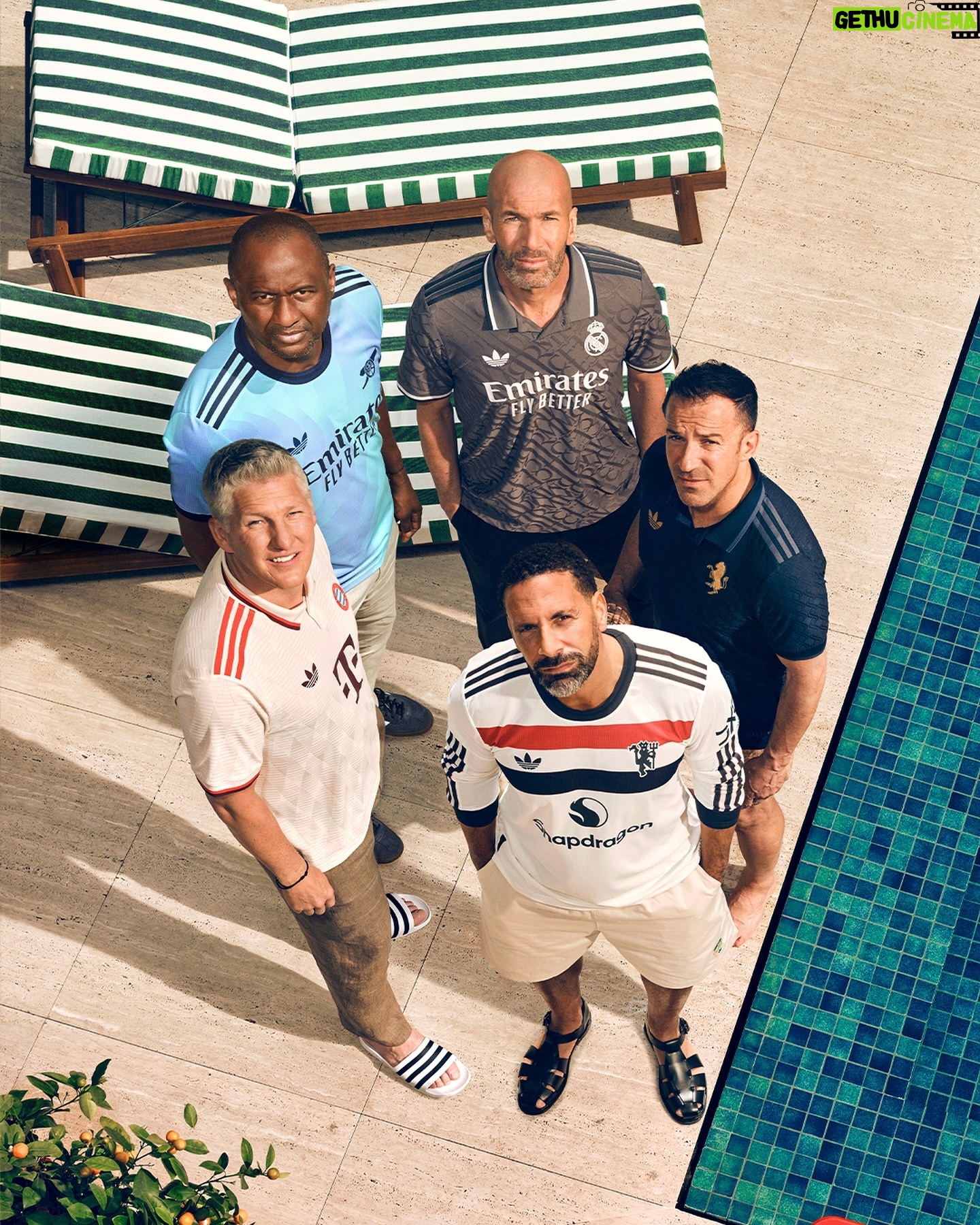 Zinédine Zidane - 1.4 Million Likes - carousels don’t get more legendary than this. 😮💨
these are the 24/25 third kits. available now.