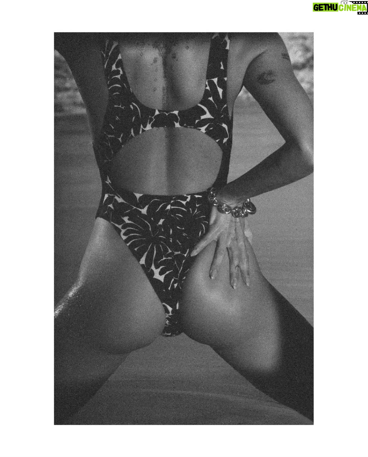Zoë Kravitz - 553.3K Likes - Saint Laurent by Anthony Vaccarello