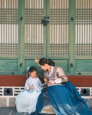 Zoie Tam Instagram - 炎炎夏日穿韓服
別有另一番滋味

為呢兩位小朋友鼓掌👏🏻

#travelphotography #travelmemories
