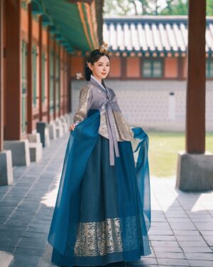 Zoie Tam Instagram - 炎炎夏日穿韓服
別有另一番滋味

為呢兩位小朋友鼓掌👏🏻

#travelphotography #travelmemories