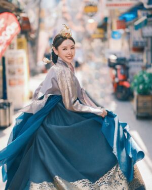 Zoie Tam Instagram - 炎炎夏日穿韓服
別有另一番滋味

為呢兩位小朋友鼓掌👏🏻

#travelphotography #travelmemories