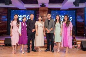 Zorema Khiangte Instagram - Family Worship 5 chu shooting kan zo leh ta reng mai…Lalpa hruaina kan chan zawng zawng te hi a hlu thin mange aw…Lalpa hi a tha a ni…Engkim mai hi Khawngaihna leh Hmangaihna vang a lo ni e🙏🏻
@music_home_zonuam
🤵‍♂️ @teremiralte_tr