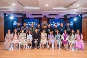 Zorema Khiangte Instagram - Family Worship 5 chu shooting kan zo leh ta reng mai…Lalpa hruaina kan chan zawng zawng te hi a hlu thin mange aw…Lalpa hi a tha a ni…Engkim mai hi Khawngaihna leh Hmangaihna vang a lo ni e🙏🏻
@music_home_zonuam
🤵‍♂️ @teremiralte_tr