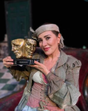 Zuhal Olcay Instagram - Bu güzel ödül için jüriye ve tüm organizasyona çok teşekkür ederim🙏🎭 #keldiva #YapıKrediAfifeTiyatroÖdülleri #yapikrediafifetiyatroödülleri