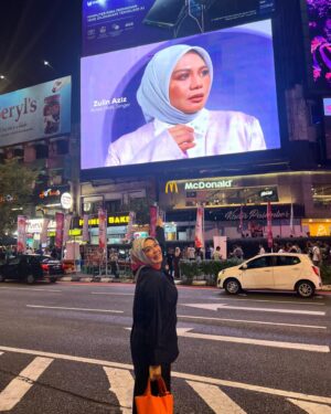 Zulin Aziz Instagram - Terharunyaaaaaa!!
Thank you so much team ❤️

Zulin Aziz X @lavvanyabeauty