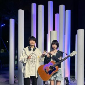 ano Instagram - 「愛してる、なんてね。」のMV
主演を務めてくださった岡山天音くん。6年ほど前別の作品で一緒になって、僕がチョコばかり食べてたことを覚えてくれててそこからこんな僕と分け隔てなくお話ししてくれて今まで何度も様々なエナジーやイマジネーションをくれました。俳優さんとしても人間としても奥深く嵌ったら抜け出せない魅力のある俳優さん。おもしろ人間、本当に最高人間です。色んな人のｺﾝﾌﾟﾚｯｸｽや欠落した部分をも無意識に埋めてあげれてしまう力があるなと本当に勝手に僕の感覚で思ってます。あなたの感想ですよねって感じです。あまりにも多忙な日々なので難しいと思ってましたが出演してくださいました。そして本当に素敵なお芝居を、有難う！

初共演でした西垣匠さんは、気さくで最初見た時は焼肉屋さんとは思えないほど爽やかな出立ちでしたが程なくリアルでした、焼肉屋さんのリーダーになってたし色んな人を惹きつける表情が美しかったです。お二人とも真摯にこの作品に向き合って下さいました。

枝監督の生み出す物語や世界観はやさしさの中に痛みがあってなのか痛みの中にやさしさがあるのか生きてるから痛みを感じてそのことを美しく思えてしまう見てる側の人達の憧憬みたいなものが抉られると個人的な感覚があり、幻想的なのに妙にリアルで等身大で、今回の曲にぴったりなMVを作ってくださいました。枝監督が映し出したお二人はとても美しかったです。是非「愛してる、なんてね。」music Video観てください(^。^)y-.。o○