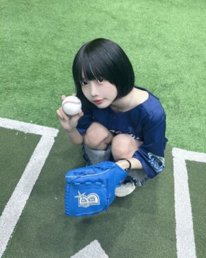ano Instagram - 横浜スタジアムにて アマノナイター
始球式で投げさせていただきました。ノーバンってやつでギリいけました⚾️