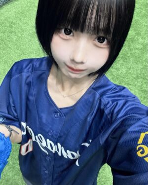 ano Instagram - 横浜スタジアムにて アマノナイター
始球式で投げさせていただきました。ノーバンってやつでギリいけました⚾️