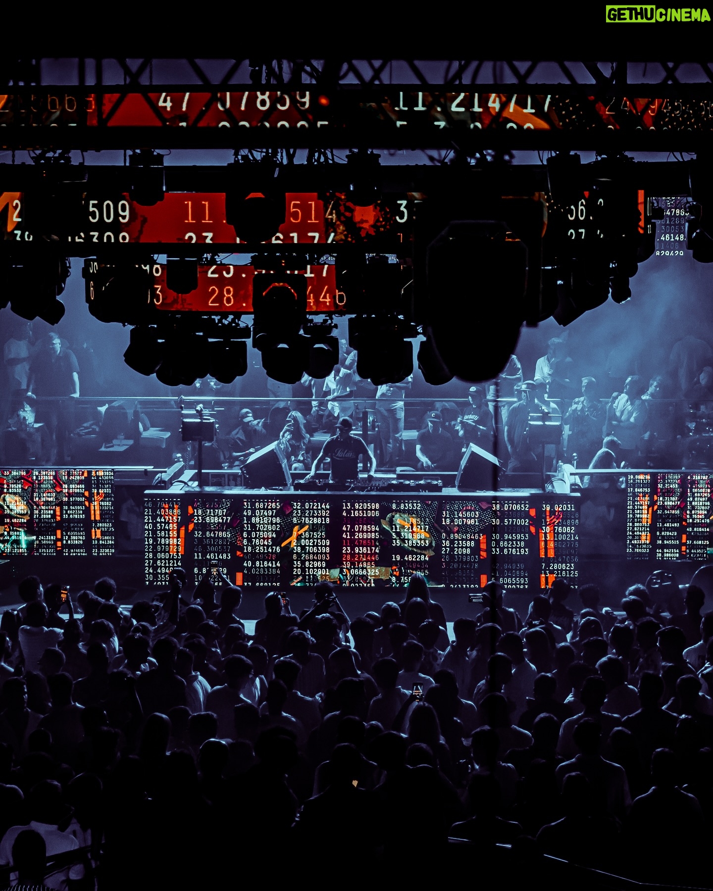 deadmau5 - 15.1K Likes - thx mallorca :D
photos @leahsems