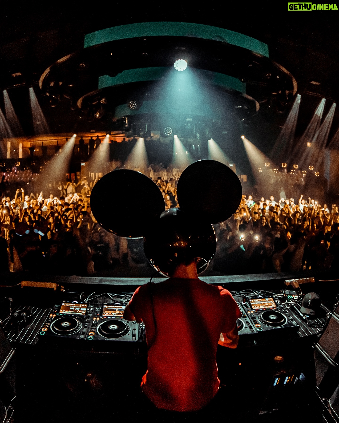 deadmau5 - 15.1K Likes - thx mallorca :D
photos @leahsems