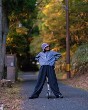kojikoji Instagram - .
【MANIA MARKET×kojikoji】
今回、MANIA MARKETというアパレルブランドとコラボで服と鞄を作らせていただきました🙇🏻‍♂️🙇🏻‍♂️ついに皆様にものをお見せすることができて嬉しいです！☺️
ブランドディレクターのかずみさんとは出会った3年ほど前から、いつか何かで一緒にできたら良いねーなんて話していたんですが、まさかまさかの本当にこじちゃんが作りたい服つくろうよ！と言ってもらい、、3ヶ月前から一緒に制作に取り掛かっておりました🍃

長袖トップスとボトムス(セットアップ着用可)とバッグの制作をデザインで入らせていただきました。
シンプルだけどお互いのこだわりを袖口や裾、
ポケットなど細部に入れて
2人ともが着たい服、身につけたい鞄が完成してすごく嬉しいですーーー　
同じように気に入ってくれる人がいたら嬉しいです🙉
投稿画像は雰囲気をお伝えするイメージ画像なのでまた色味やサイズ感がわかりやすい写真も後日載せます🕴🏻
服、鞄共に縫製をかずみさん1人で一つ一つ手作業で行うので、全て受注生産となります。

販売期間は10/17〜11/20で、MANIA MARKETのサイト内で受付しますので、気になった方はぜひチェックしてください☺️🍑

#MANIAMARKET #kojikoji