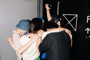 kojikoji Instagram - .
6/16 Ebis Liquidroom
phont by @______t_t_______ 
#team_broth_works

良い写真たくさん〜〜
ともきくんありがとう！！
照明がこんなに素敵だったのを写真を見て知りました…🍑

始まる前のステージ裏で事務所のみんなで円陣を組んだ時の掛け声はうまい◯◯◯ぞーー！でした、☺️笑