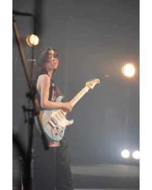 milet Instagram - milet tour “stairs” 3段目 @浜松 
私のYAMAHAパシフィカの故郷？でもある静岡で音を響かせられて気持ちよかった！
その場の音と空気でみんなと一瞬一瞬繋がってる実感が幸せだった。
着実に、一段一段のぼってるよ。
ありがとう浜松🫂
今日は目の下キラキラなの。

NEXT▶︎岐阜(8/17)
#milet_stairs
#milet