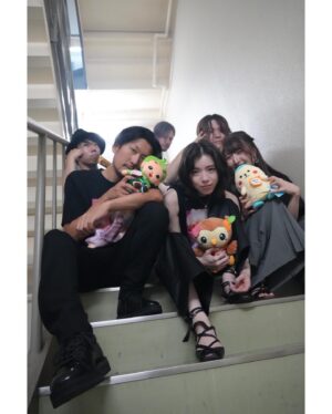 milet Instagram - milet tour “stairs” 3段目 @浜松 
私のYAMAHAパシフィカの故郷？でもある静岡で音を響かせられて気持ちよかった！
その場の音と空気でみんなと一瞬一瞬繋がってる実感が幸せだった。
着実に、一段一段のぼってるよ。
ありがとう浜松🫂
今日は目の下キラキラなの。

NEXT▶︎岐阜(8/17)
#milet_stairs
#milet