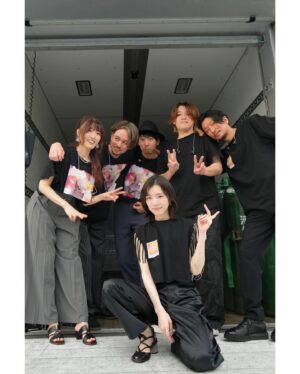 milet Instagram - “stairs”2段目@ 仙台

街も人も穏やかで優しくて、大好きな仙台。
今日は特にそんな優しさがあふれていて、こぼさないように全身で受け止めた。
私も全力で歌った！
このstairs、余韻が心地いいよ。
終わって寂しいけど、すごく元気になるよ。
また来るね仙台💚
#milet_stairs
#milet

photo by @sotarogoto 
(1枚目)