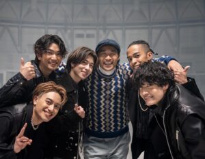 shoji Instagram - Aぇ！groupのデビュー曲≪A≫BEGINNINGを振付させてもらいました🔥
@aegroup_official_0515 

記念すべきデビュー曲、全力フルパワーで心を込めて制作しました！
冒頭は全員でAのシルエット、そこから支え合いながらデビューに辿り着いたイメージのイントロで始まり、 細かいところまでこだわって全体を振付させてもらいました🕺🏼

人間としても魅力的過ぎるAぇ！groupをこれからも応援していきます❤️‍🔥
デビューおめでとう㊗️

#stkgz #シッキン #シットキングス #shoji #持田将史
#振付　#Aぇǃgroup #Aぇの初MV 
#デビューおめでとう
#泥臭くいこうぜ
#MV見てね
#踊るみんなを見守りながらカーテンぎゅってしてるやん